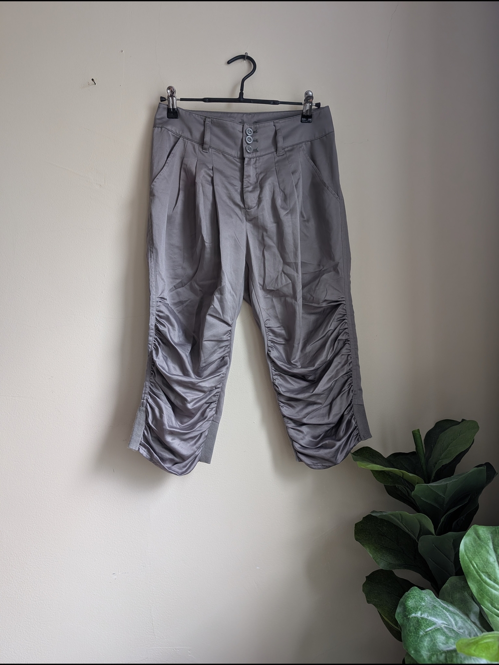 [3 for $20] Ruched Capri Pants in Silver